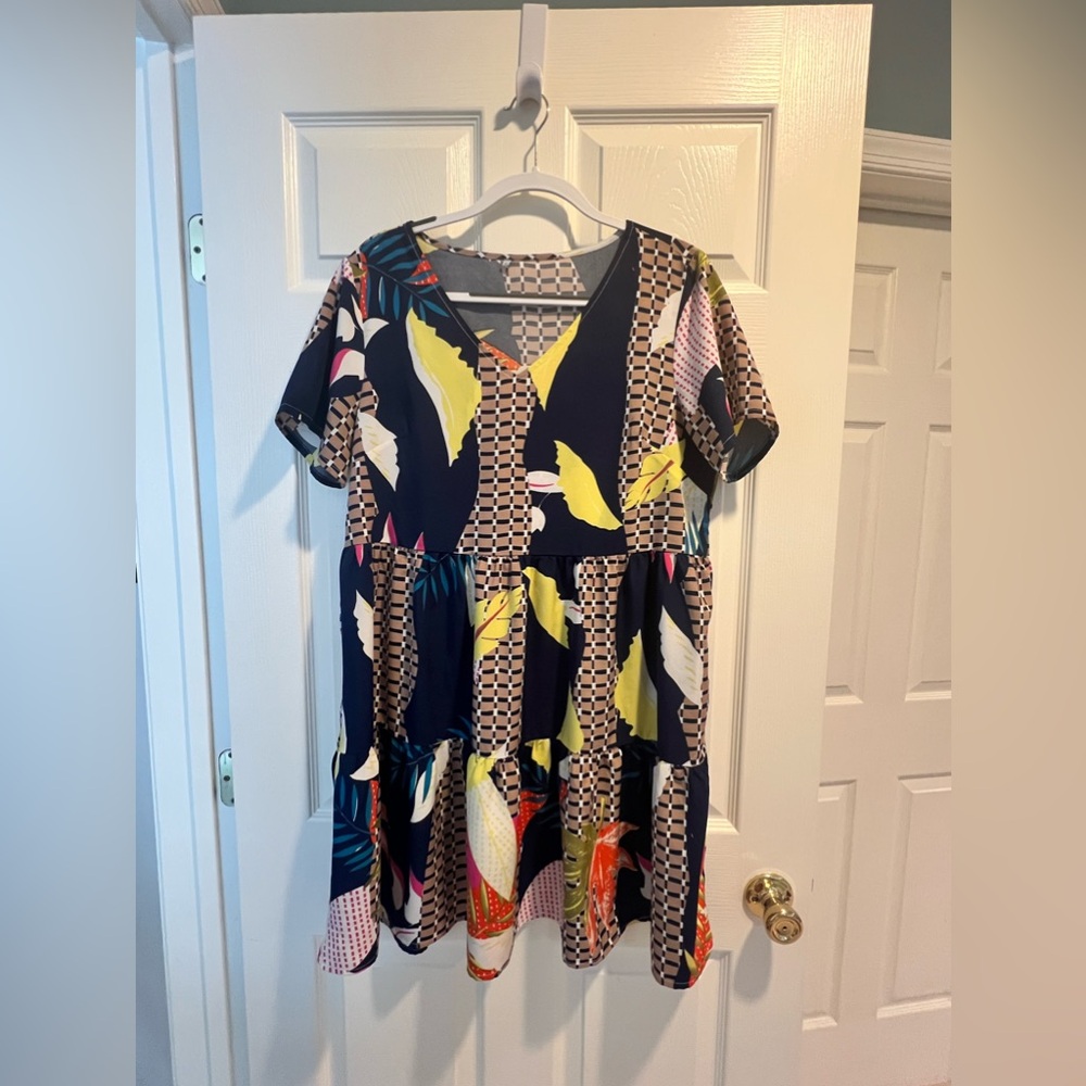 Multicolor Patterned Babydoll Short Sleeved Dress Size Medium - Picture 3 of 10
